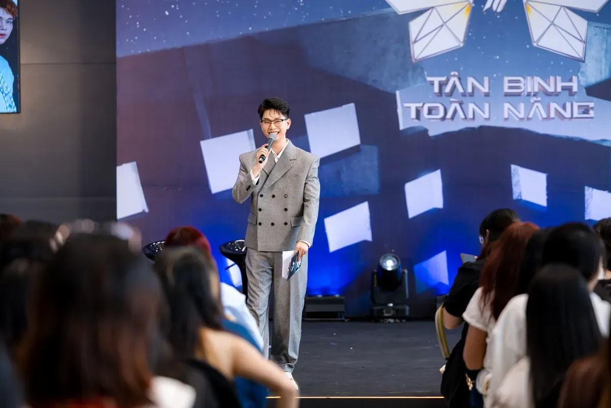 Hình ảnh chương trình Fan meeting Tân Binh Toàn Năng (5)