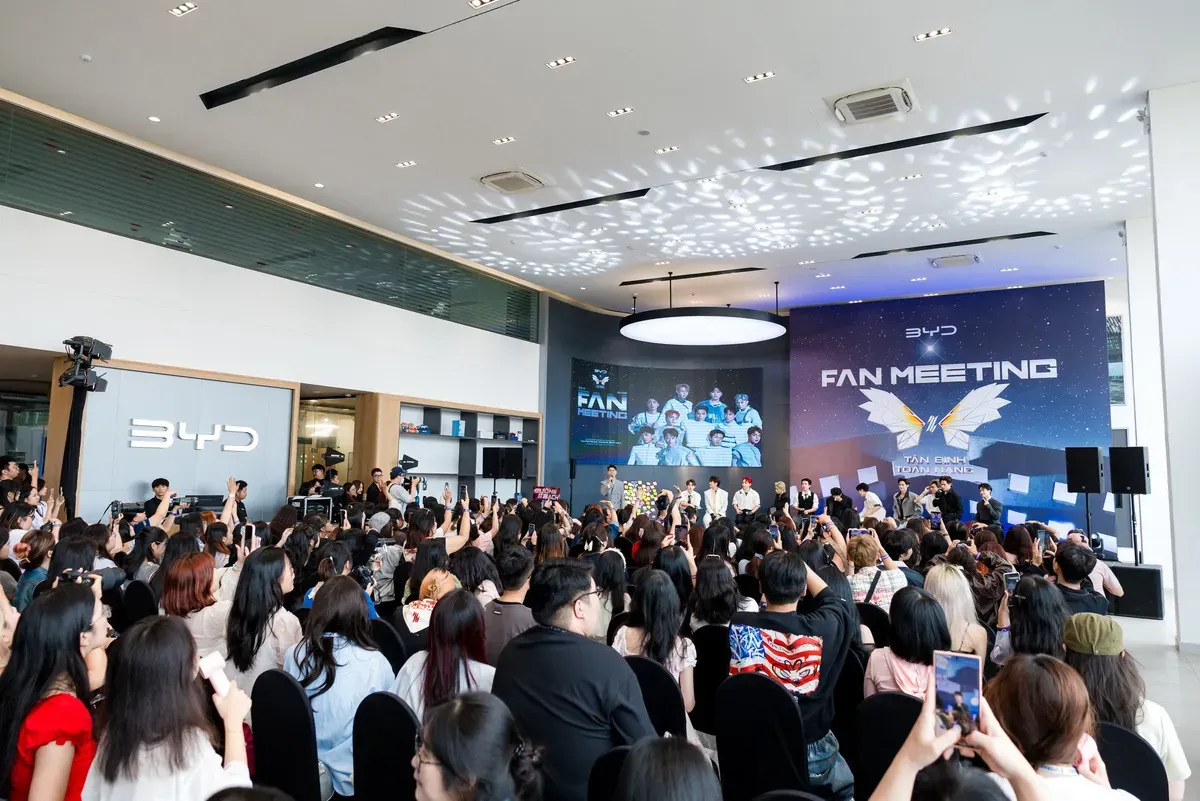 Hình ảnh chương trình Fan meeting Tân Binh Toàn Năng (4)