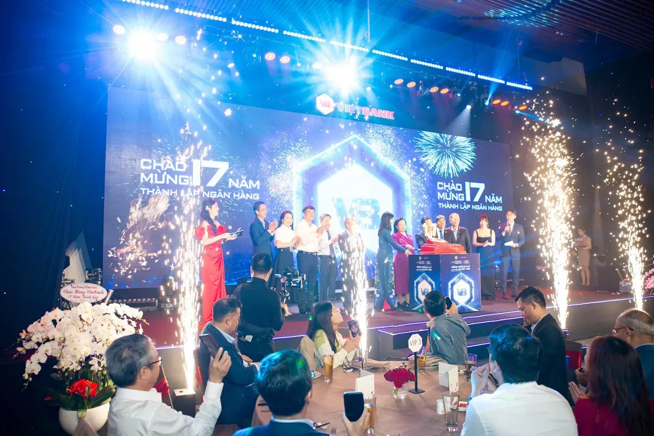 Hình ảnh chương trình Gala Dinner kỷ niệm 17 năm thành lập Vietbank (5)