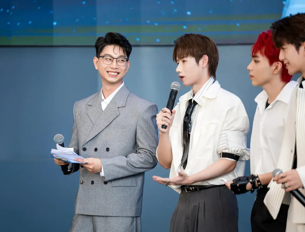 Hình ảnh chương trình Fan meeting Tân Binh Toàn Năng (2)