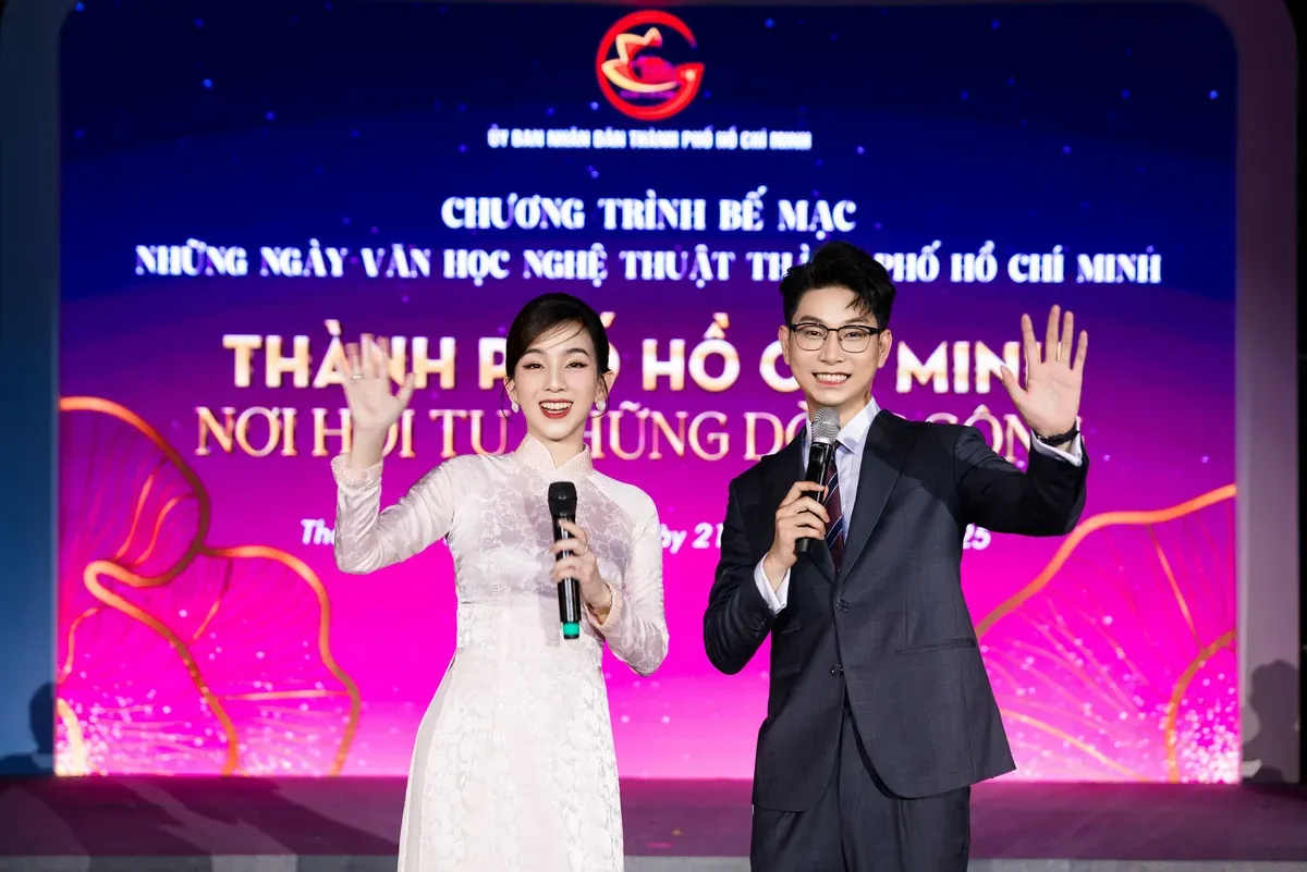 Hình ảnh chương trình Bế mạc Những ngày Văn học Nghệ thuật TP.HCM (2)