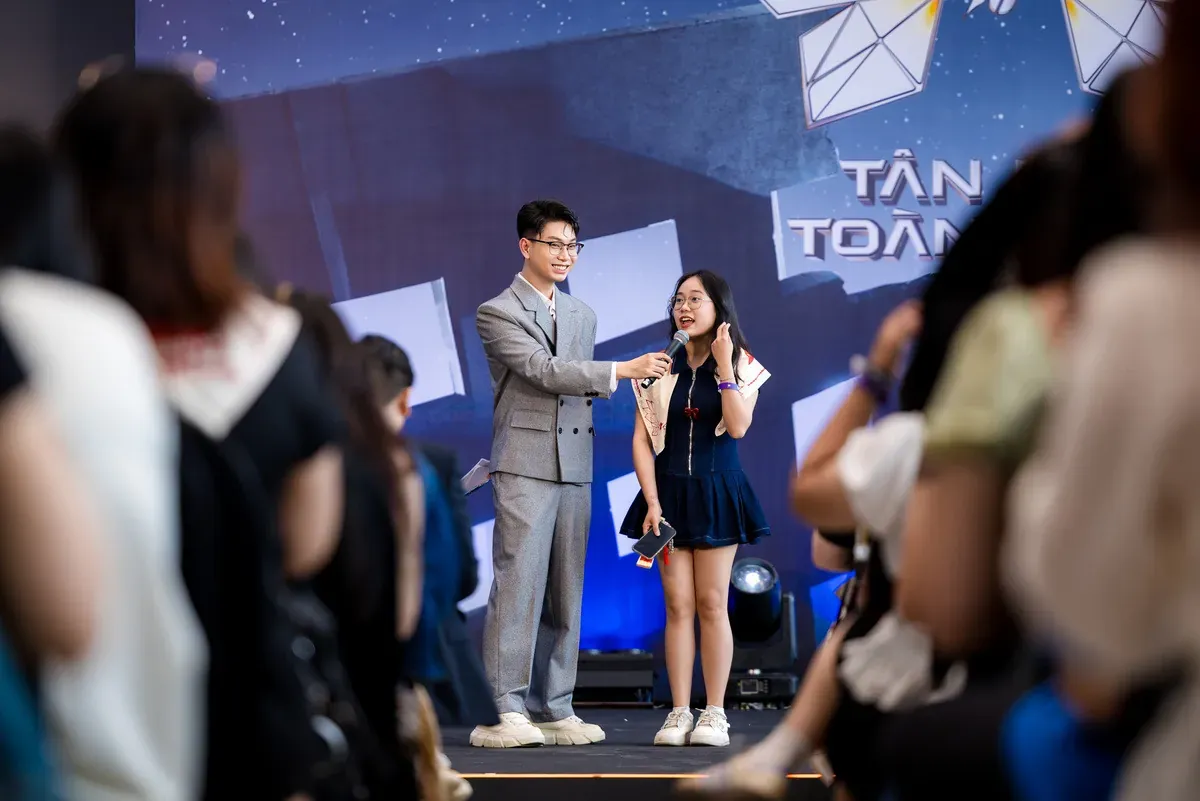 Hình ảnh chương trình Fan meeting Tân Binh Toàn Năng (3)