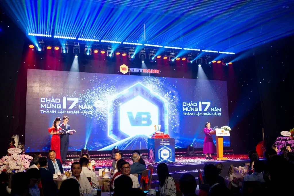 Hình ảnh chương trình Gala Dinner kỷ niệm 17 năm thành lập Vietbank (3)